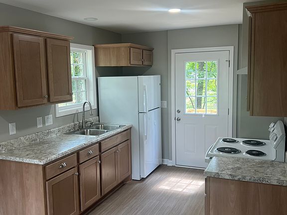 5th image of 626 Midway Ave