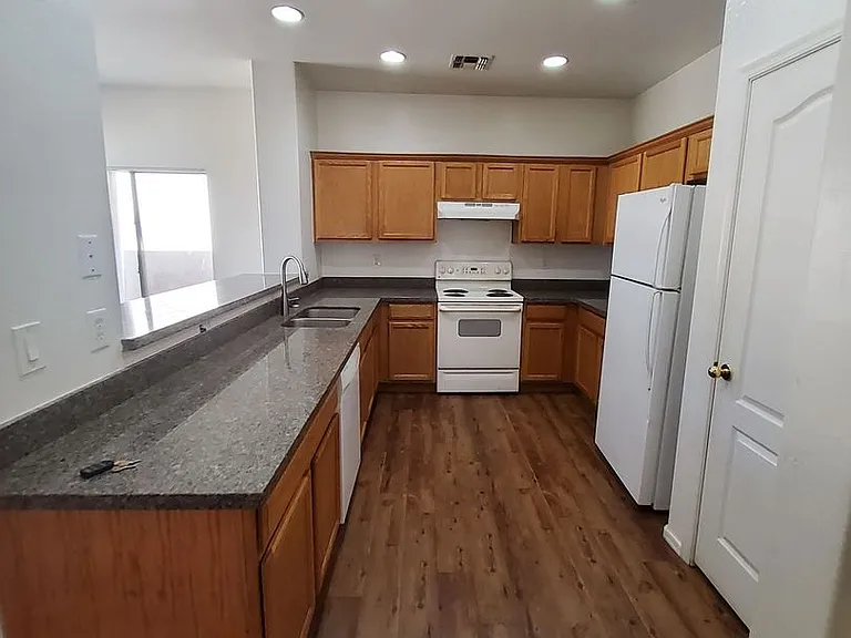 9007 W Hess St — Photo 2