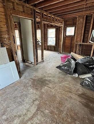 5th image of 12913 Larchmere Blvd
