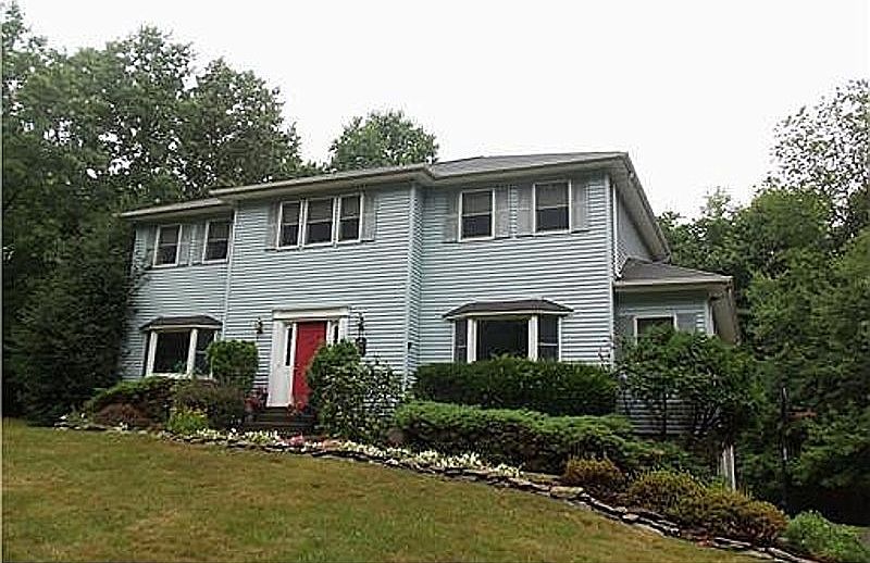 1st image of 4 Valerie Dr