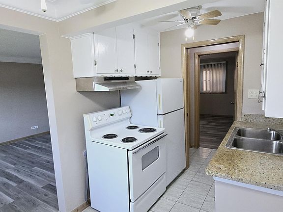 3rd image of 9600 S Komensky Ave #1E