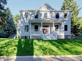 81 Lawn St, Park Ridge, NJ 07656