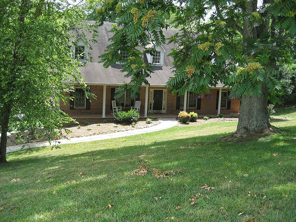 2nd image of 1555 Maple Leaf Dr