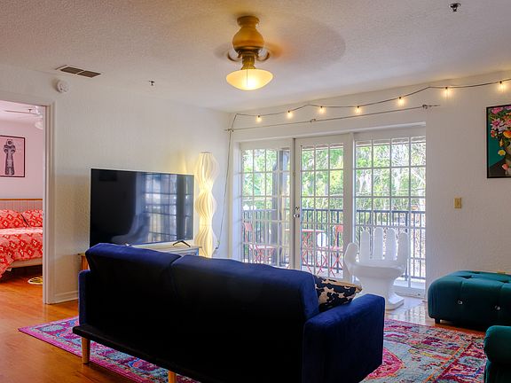 3rd image of 716 E Washington St APT 2