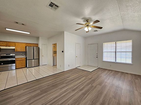 4th image of 5202 Daybreak Dr