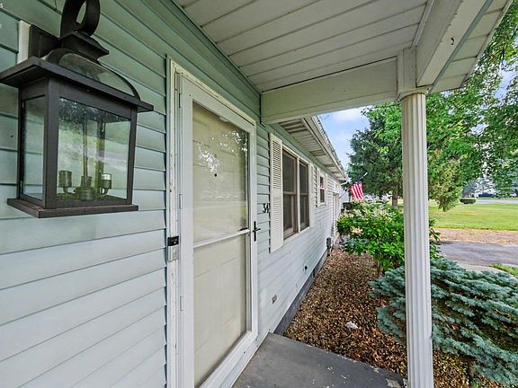 2nd image of 34 Brooks Ct