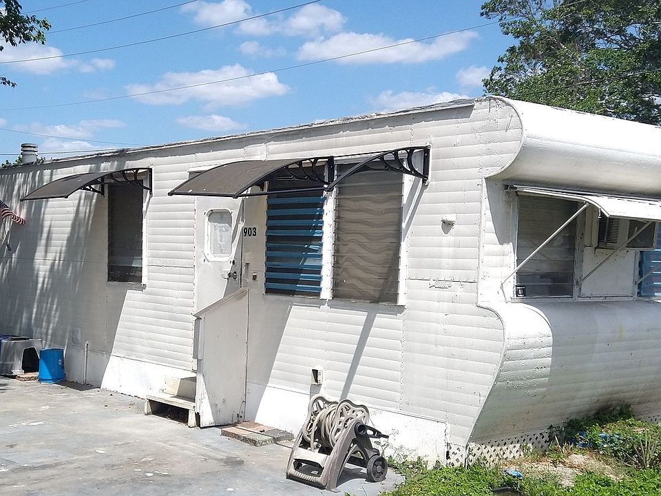 1st image of 903 51st Avenue Dr W