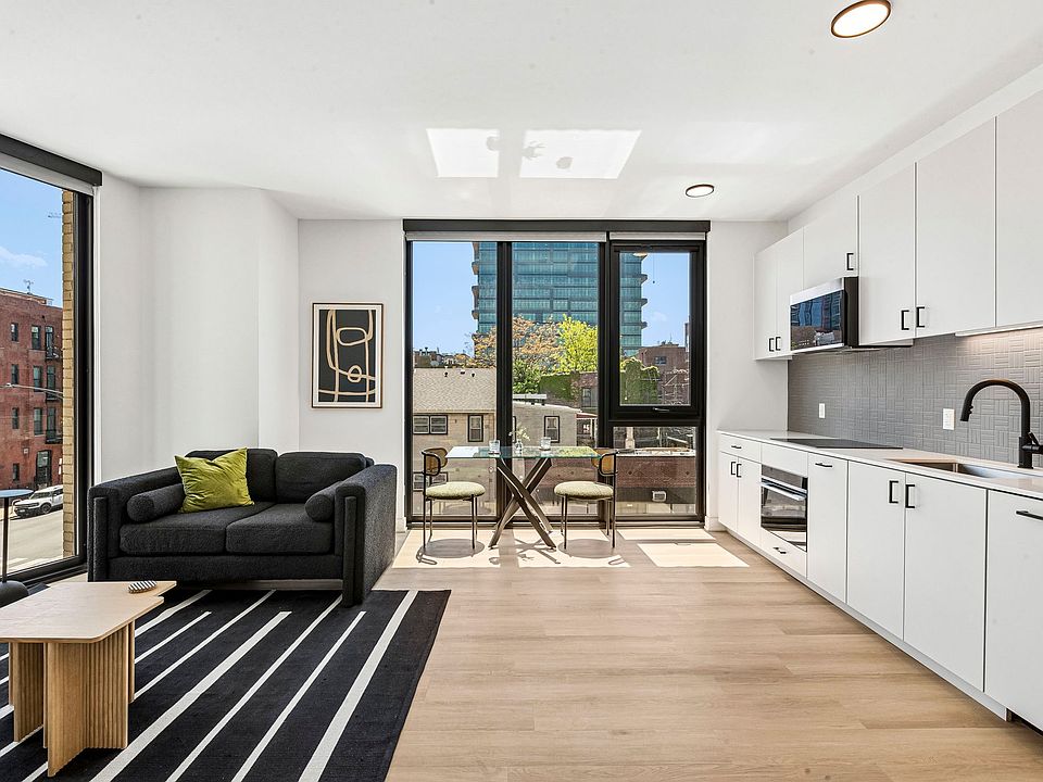 1st image of 1100-15 W Grand Ave #214
