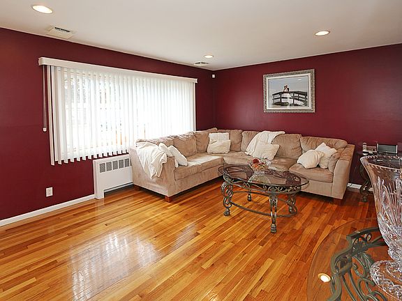 3rd image of 28 Westbury Ave
