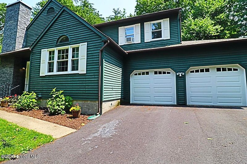 3rd image of 14 Arbor Lane