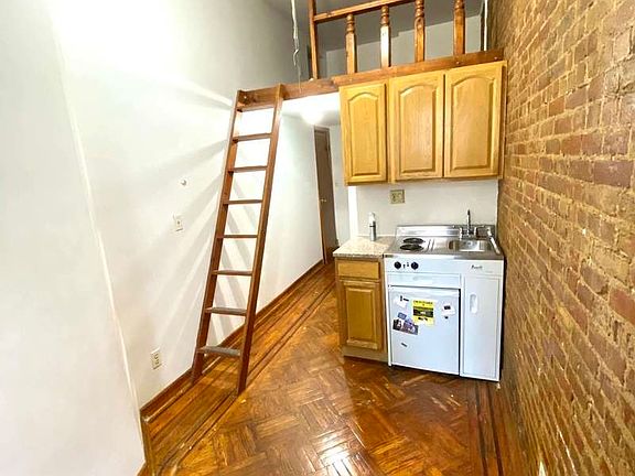 2nd image of 103 W 70th St APT 3A
