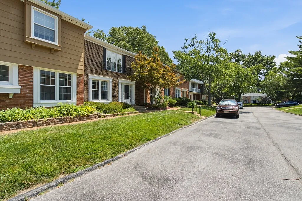 2 bed, 1888 sqft, $2,000 — Photo 3