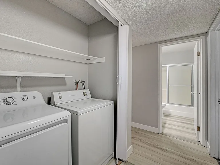 1305 Kari Lee Ct — Photo 14