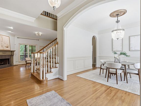 2nd image of 1006 Fairmont Cir