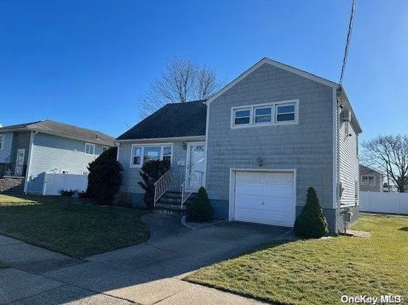 9 Martha Street, Freeport, NY 11520