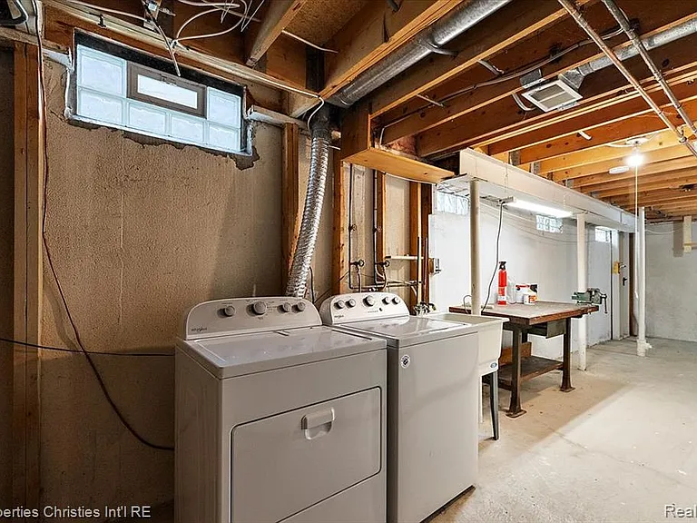 2635 Dorchester Rd — Photo 38