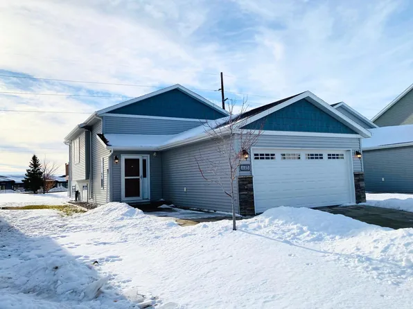 445 Foxtail Dr E, West Fargo, ND 58078