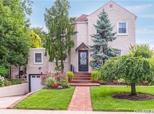 325 Frankel Blvd, Merrick, NY 11566