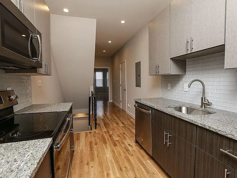 6 N 42nd St #2 — Photo 2