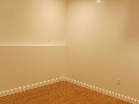 3rd image of 572 Ramsell St