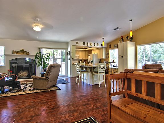 5th image of 3630 Woodglade Ct