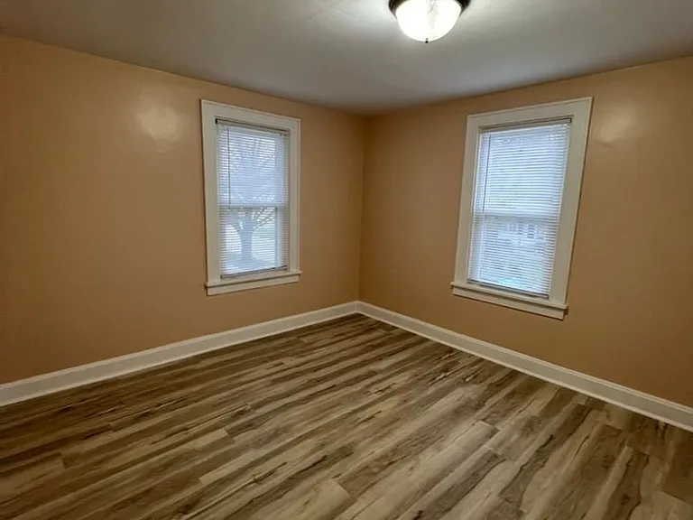 809 Kern St — Photo 12