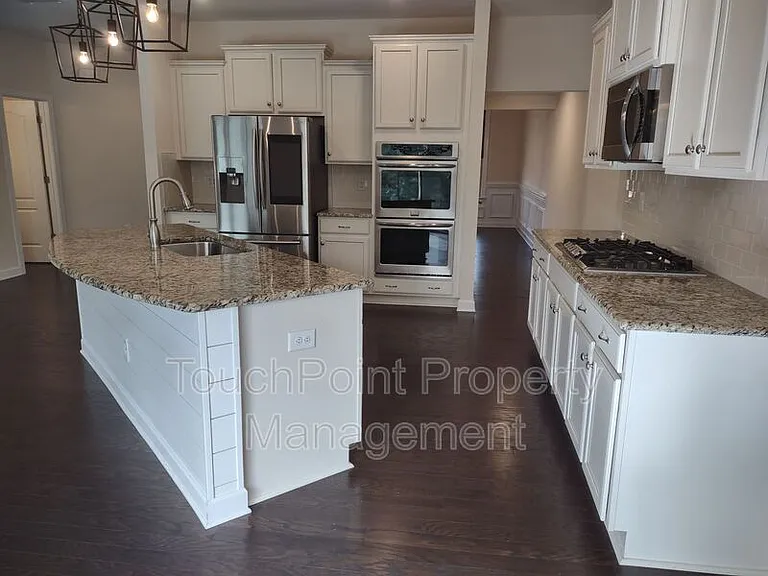 1019 Hamilton Mill Dr — Photo 2