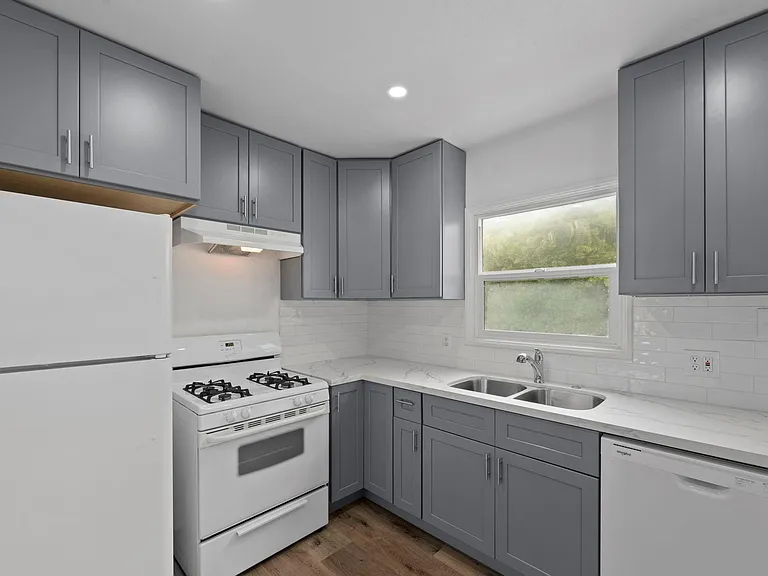 1304 Corona St — Photo 2