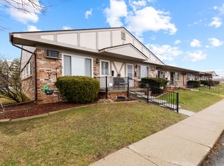 25396 Potomac Dr, South Lyon, MI 48178