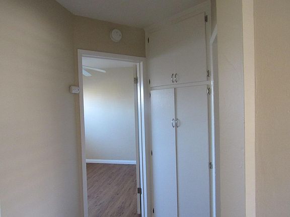 4th image of 4667 Meade Ave