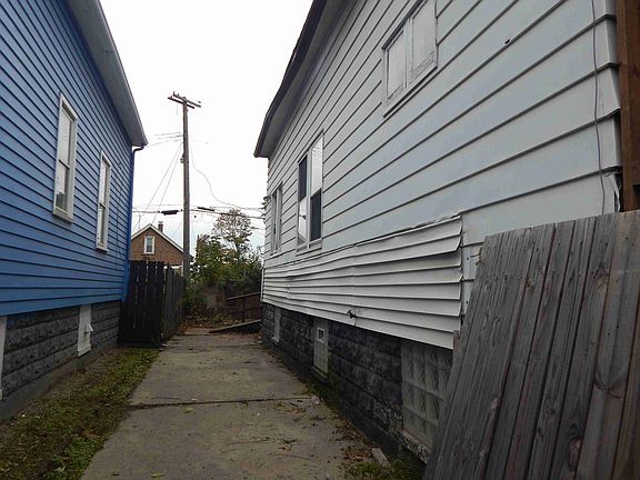 5853 Central