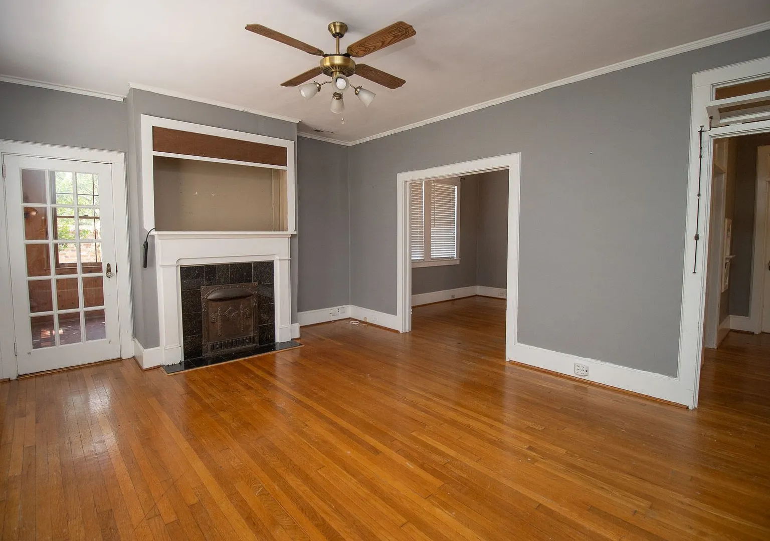 Charming 3 Bedroom Home in Desirable Heathwood! — Photo 2