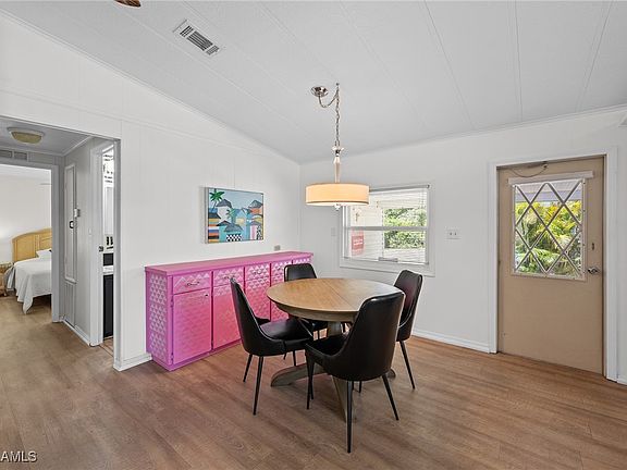 5th image of 429 Archer Ln
