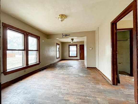 3rd image of 1401 E Woodland Ave