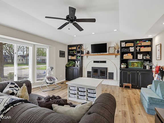 3rd image of 200 Maple St