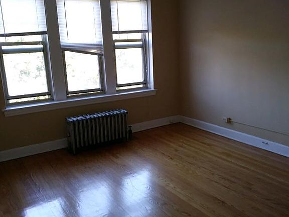 4th image of 1907 W Granville Ave APT 3