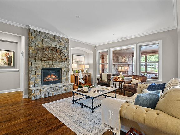 4th image of 225 Danton Ct