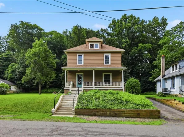 63 Oak St, Delaware Water Gap, PA 18327