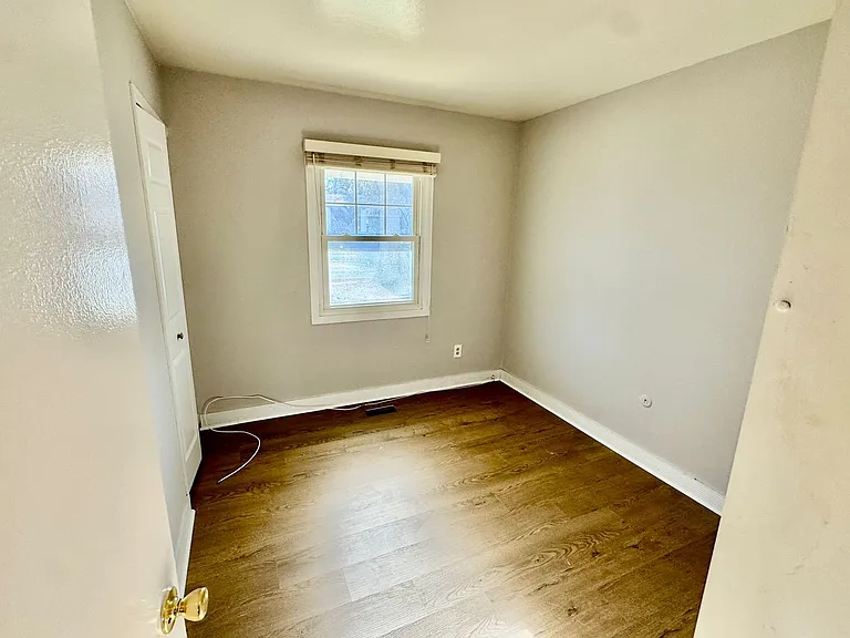 77 Executive Ln — Photo 15