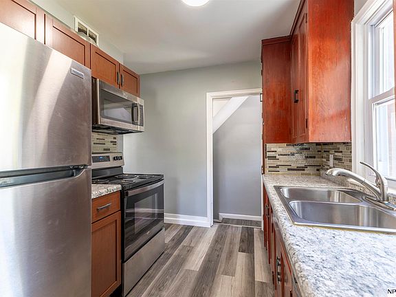 4th image of 3059 Redick Ave
