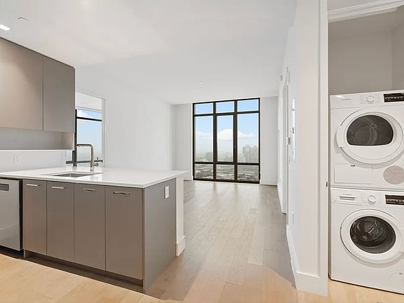 5th image of 92-27 160th St #2106