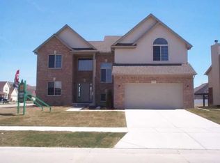 31519 Marigold Dr, Brownstown, MI 48173