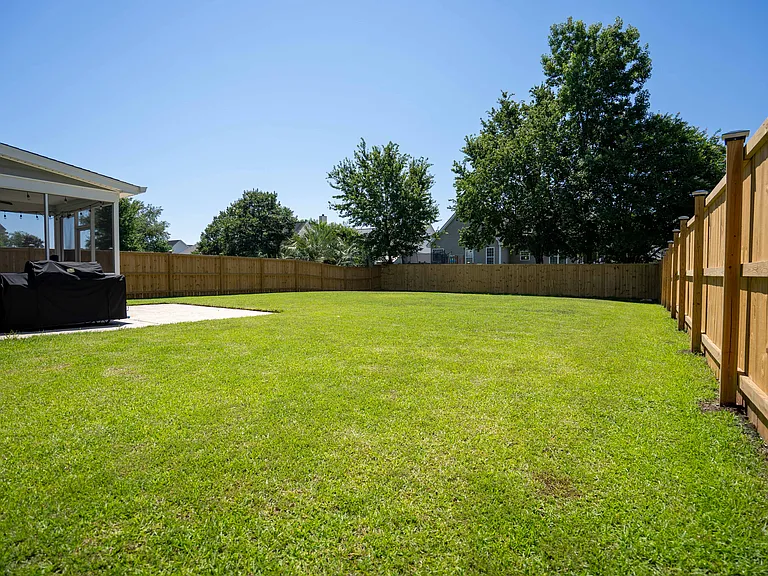 221 Berwick Dr — Photo 29