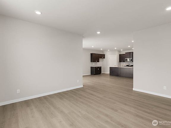 4th image of 28301 74th Drive NW #87