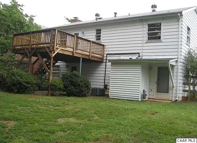 3 bed, 1000 sqft, $2,100 — Photo 4