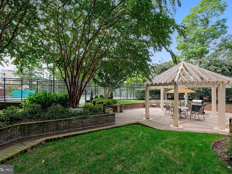 7500 Woodmont Ave #S712 — Photo 36