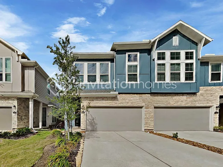 4019 Champlain Way — Photo 1