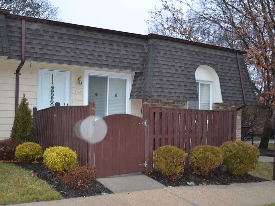 1st image of 194 Cambridge Dr