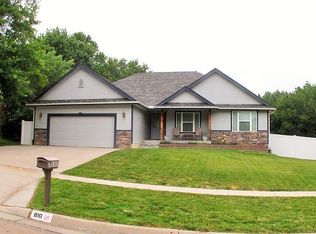 810 SE 42nd Ter, Topeka, KS 66609