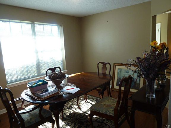 3rd image of 1072 Oak View Dr